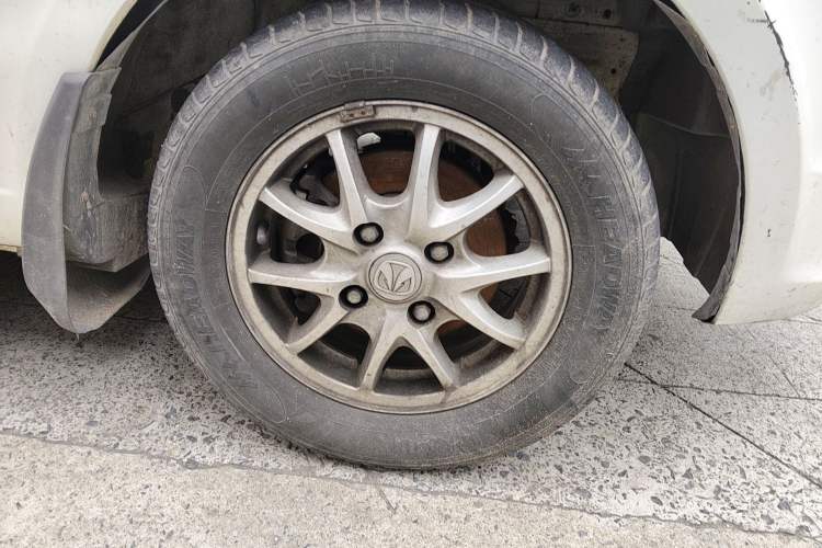 Used BAIC Weiwang M20 2014 1.5L Comfort Version BJ415B Right Front Wheel Hub