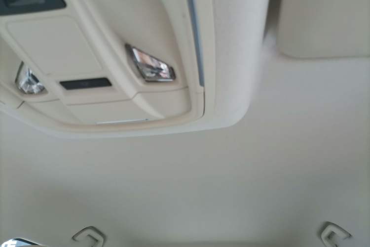 Used ORA Good Cat 2022 Morandi Edition 400km Standard Range Luxury Version Lithium Iron Phosphate Headliner