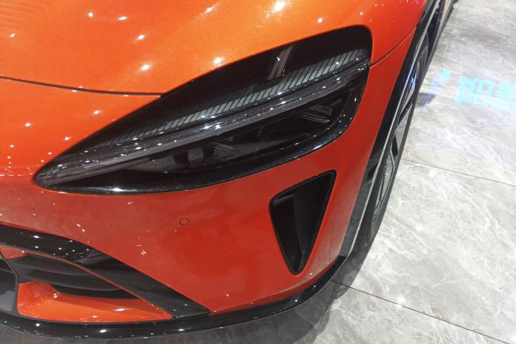 Used Xiaomi Auto YU7 2025 Ultra-Long Range Rear-Wheel Drive Version Left Front Headlight