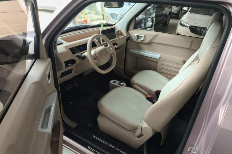 Used Geely Galaxy Panda 2023 Panda Mini 200km Endurance Bear Driver Seat