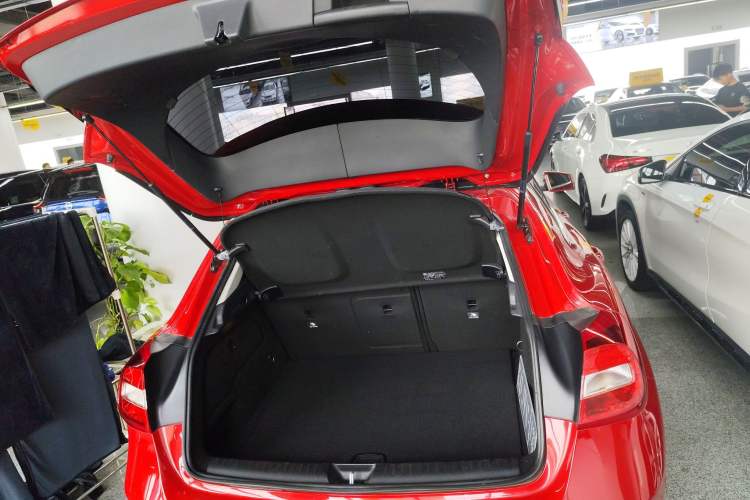 Used Mercedes-Benz GLA 2016 GLA 200 Fashion Model Trunk