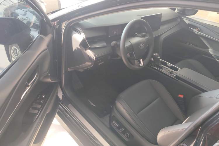 Used Toyota Camry 2026 Model Dual-Engine 2.0HGVP Luxury Edition