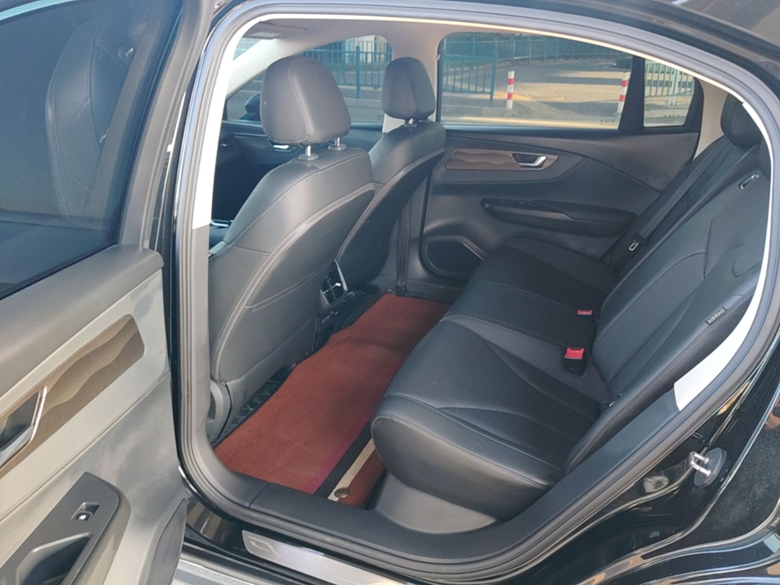 Hongqi E-QM5 2023 Base Travel Edition — снимка 20
