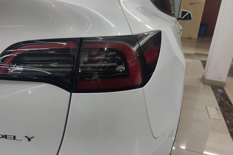 Used Tesla Model Y 2022 Long-Range All-Wheel-Drive Version
