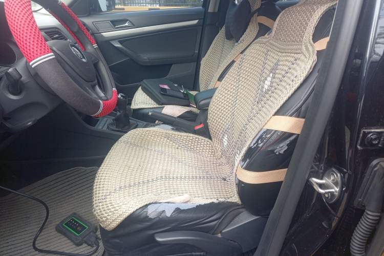 Used Volkswagen Lavida 2015 1.6L Manual Fashion Edition Left Front Seat