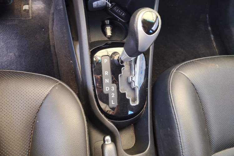 Used Kia K2 2012 Hatchback 1.6L AT Premium Commemorative Edition