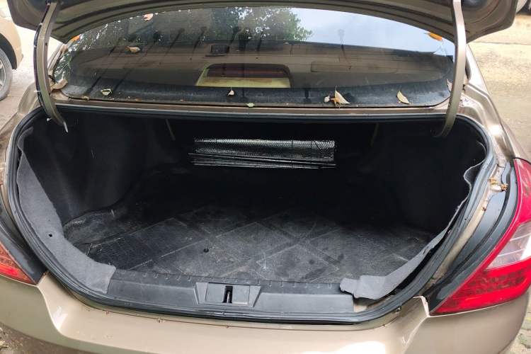 Used Geely Auto Classic Emgrand 2013 Sedan 1.5L Manual Elite Model Trunk