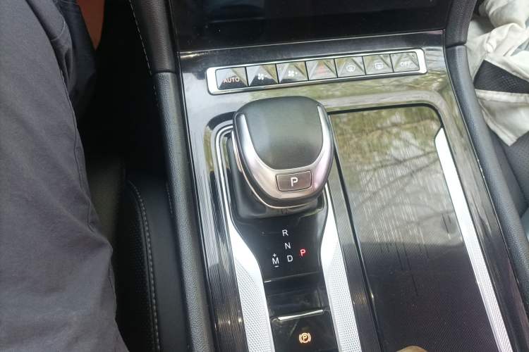 Used Hongqi H5 2024 1.5T DCT Smart Connect Flagship Edition Gear Lever