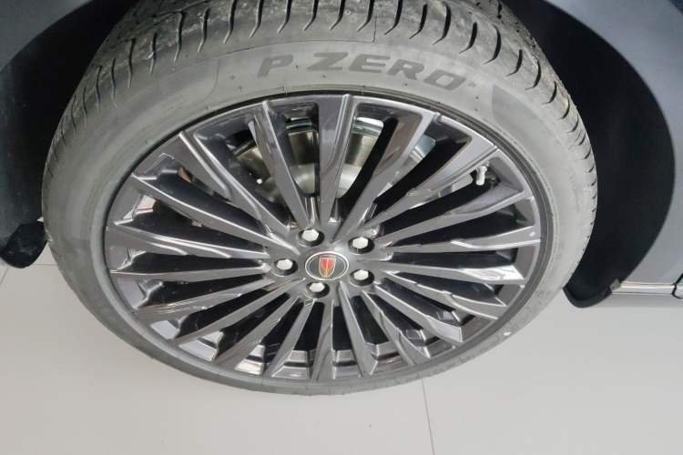 Used Hongqi H9 2025 2.0T Two-Wheel-Drive Flagship Private Enjoyment Style 5 Seats