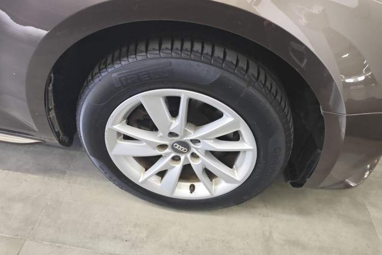 Used Audi A4L 2017 40 TFSI Ambition Edition Right Front Wheel Hub