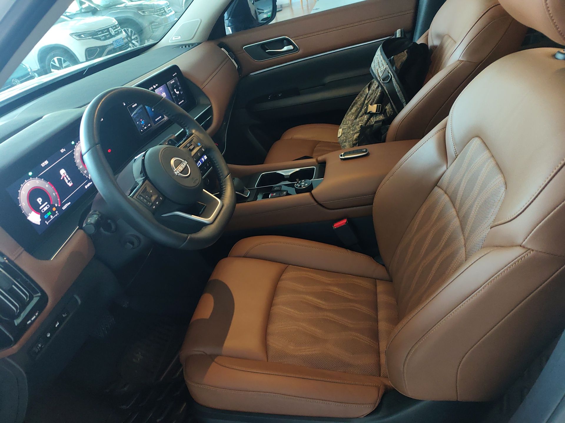 المقاعد الأمامية داخل السيارة