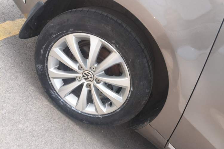 Used Volkswagen Magotan 2015 1.8TSI Luxury Model Right Rear Wheel Hub