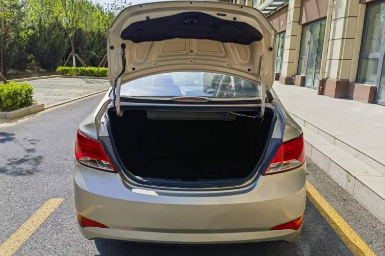 Used Hyundai Verna (older generation) 2014 1.4L Manual Smart GLS Trim Trunk