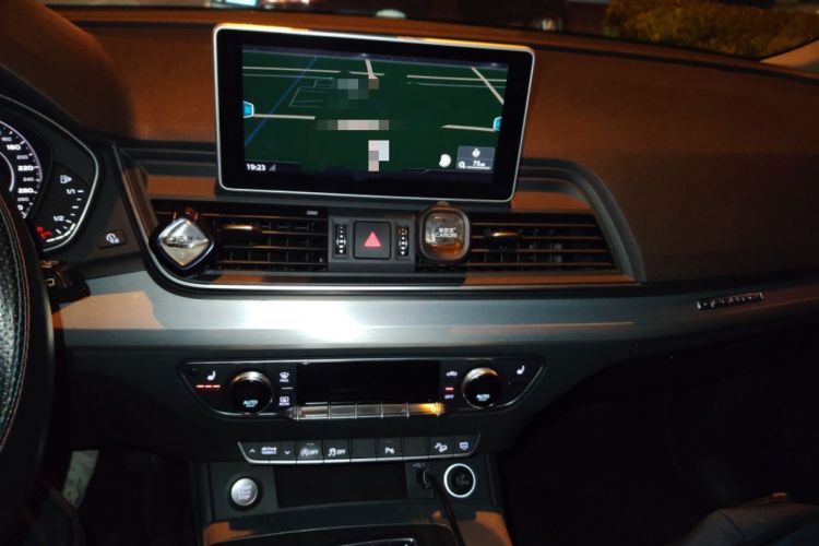 Used Audi Q5L 2018 40 TFSI Prestige Fashion Edition China V Audio And AC Panel