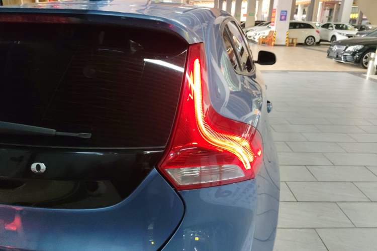 Used Volvo V40 2015 1.6T Zhiyi Edition
