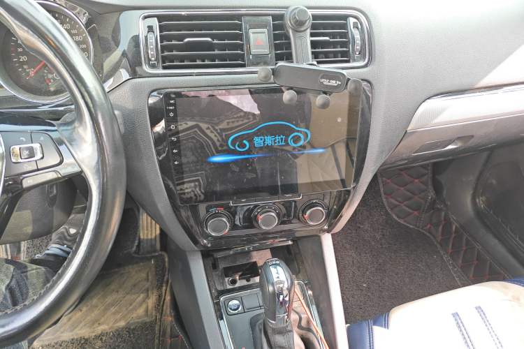 Used Volkswagen Sagitar 2018 280TSI DSG Ignite Edition Audio And AC Panel