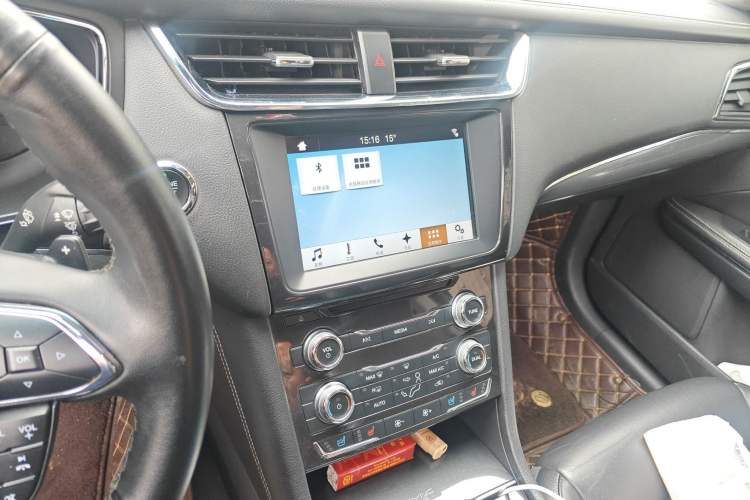 Used Ford Taurus 2017 EcoBoost 245 Fashion Edition Audio And AC Panel