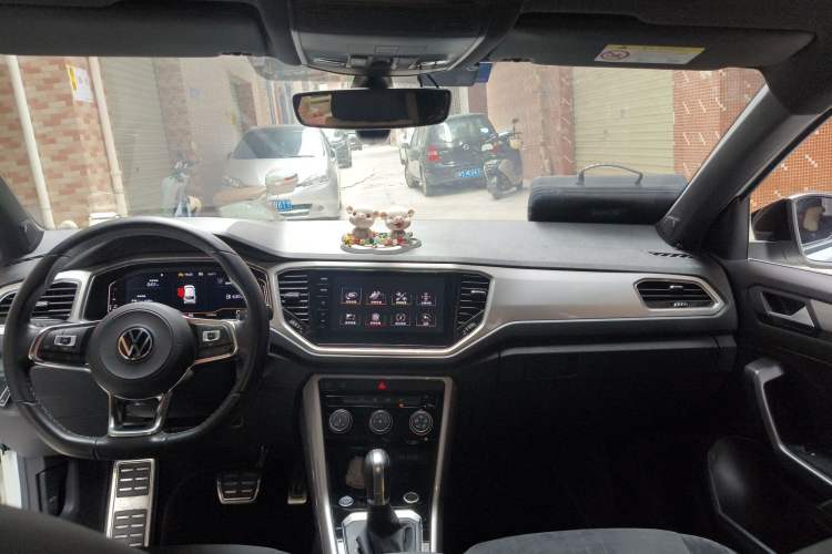 Used Volkswagen T-ROC 2022 280TSI DSG Two-Wheel Drive R-Line Pro PLUS Headliner
