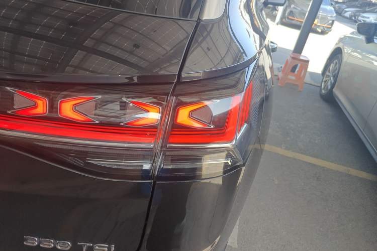 Used Volkswagen Tayron 2023 330TSI Two-Wheel-Drive Luxury Plus Advanced Version Right Rear Taillight