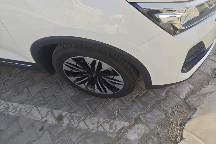 Used Bestune T77 2023 1.5T Automatic Luxury Model Right Front Wheel Hub