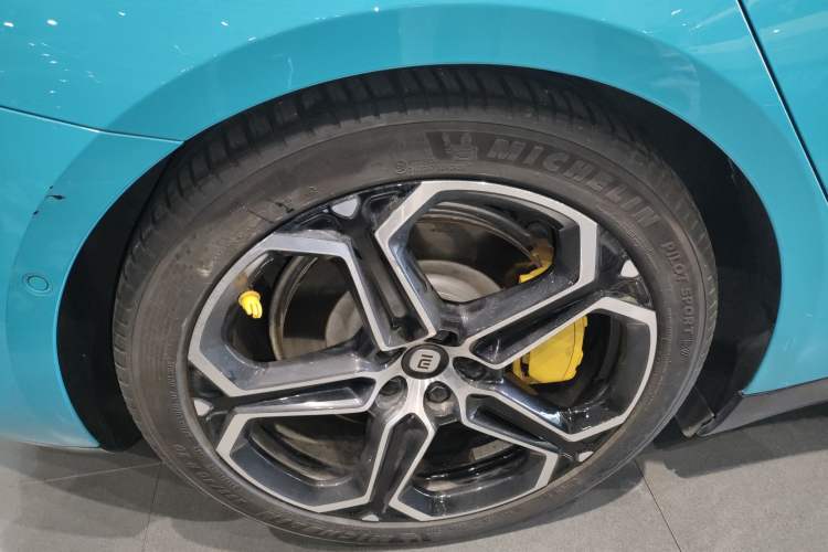 Used Xiaomi Auto SU7 2024 Four-Wheel Drive Ultra-Long Range Advanced Intelligent Driving Max Edition
