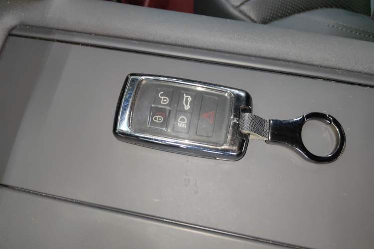 Used Land Rover Discovery 2024 360 PS S