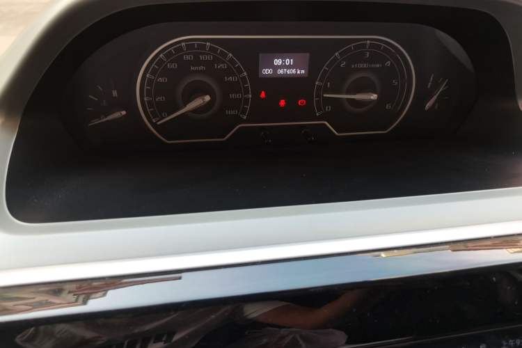 Used SAIC MAXUS Xintu V80 2021 2.0T Manual Classic Aoyuntong Short Wheelbase Mid-Roof 5/6-Seater
