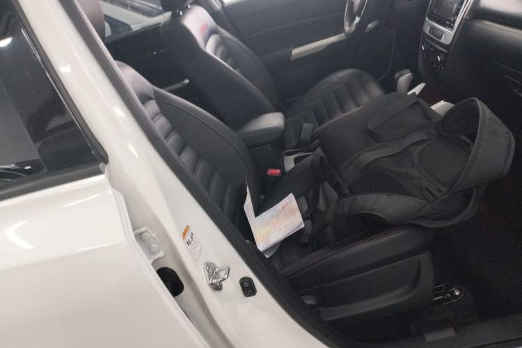 Used Suzuki Vitara 2016 1.4T Automatic Two-Wheel Drive Luxury Version Right Front Seat