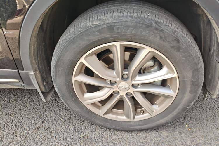 Used Geely Auto Emgrand X7 Sport 2018 1.8TD Automatic Two-Wheel Drive Smart 4G Connected Version Right Front Wheel Hub