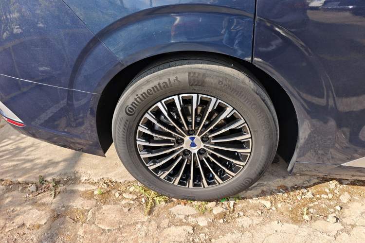 Used Denza D9 2022 DM-i 970 Four-Wheel Drive Prestige Model
