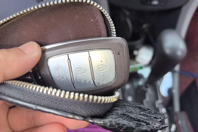 Used Hyundai Verna (older generation) 2016 1.4L Automatic Smart GLS Vehicle Key