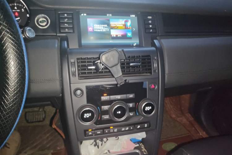 Used Land Rover Discovery Sport 2017 2.0T PURE Audio And AC Panel