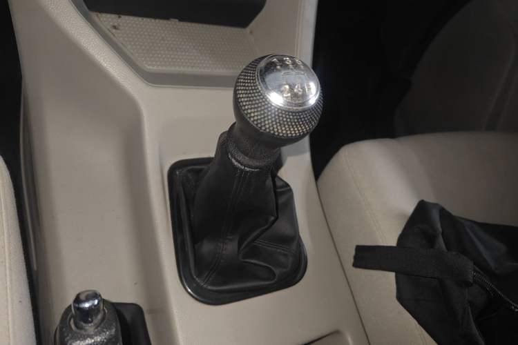 Used FORTHING Lingzhi 2019 M5L 1.6L 7-Seater Base Model China VI Standard