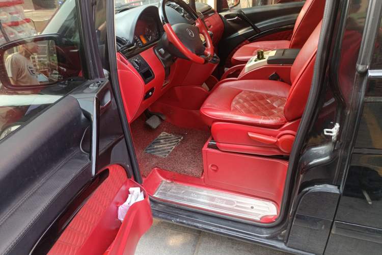 Used Mercedes-Benz Vito 2013 3.0L Elite Edition Driver Seat