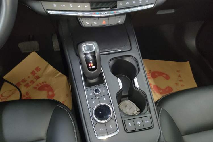 Used Cadillac XT4 2018 28T Two-Wheel Drive Leading Version Gear Lever