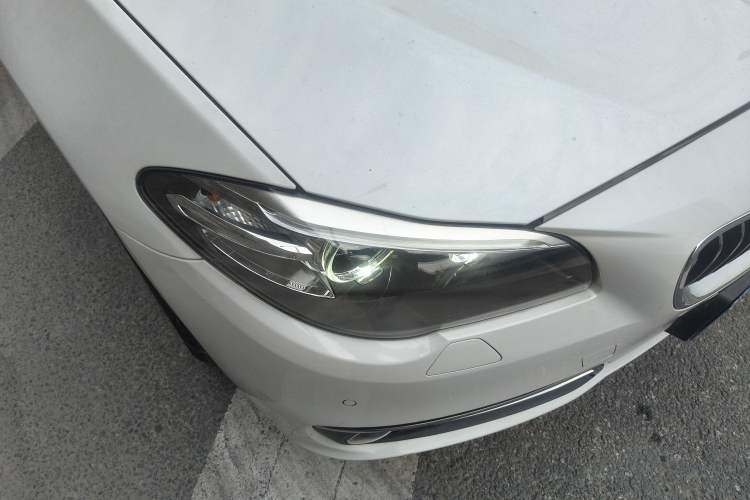 Used BMW 5 Series 2014 525Li Luxury Design Package Right Front Headlight