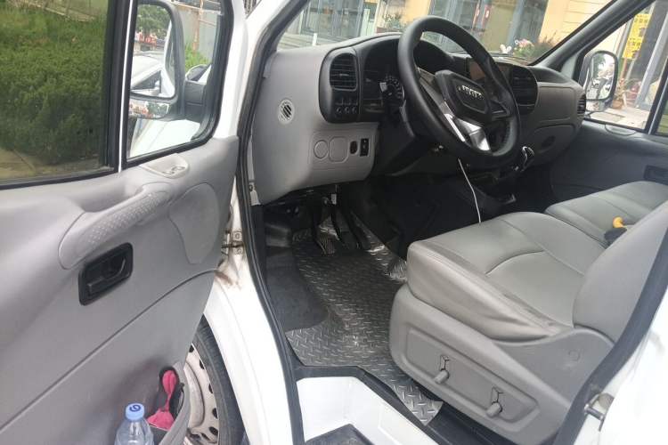 Used JMC Transit 2019 2.8T Commercial Version Short Wheelbase Mid-Roof 6-Seater China VI JX493
