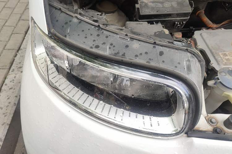 Used ORA White Cat 2020 305 km Luxury Version Right Front Headlight