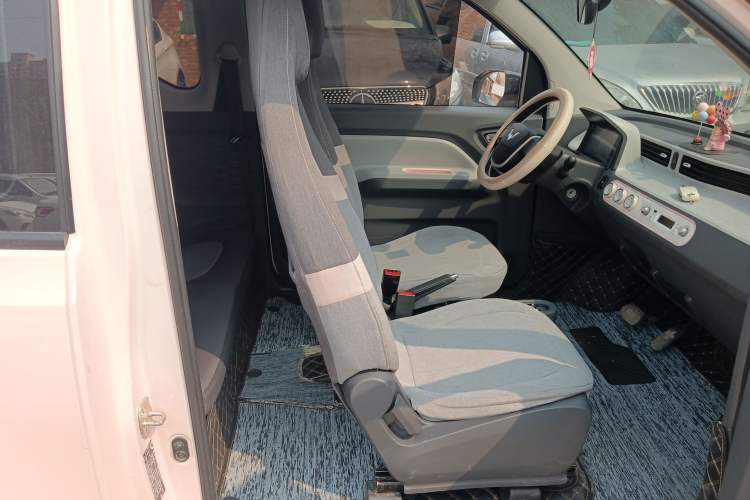 Used Wuling Hongguang MINIEV 2021 Macaron Fashion Edition Lithium-Ion Battery Right Front Seat