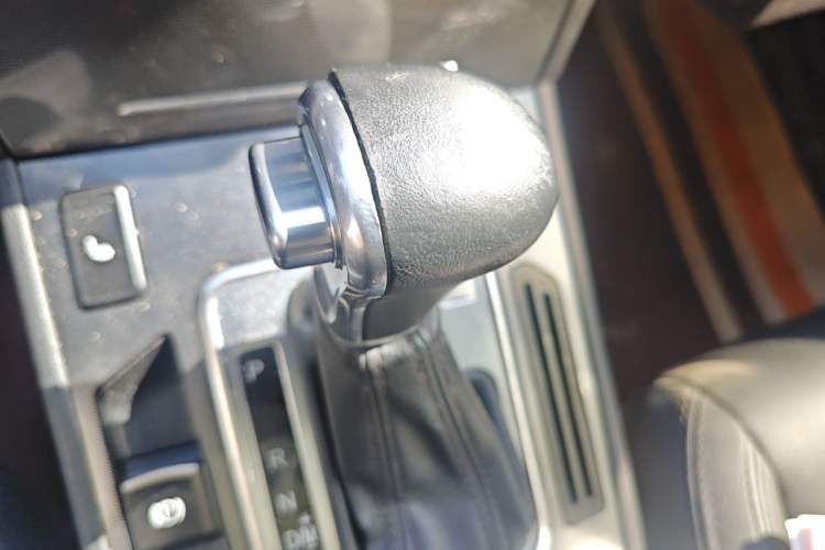 Used Haval H6 Coupe 2015 Blue Label 2.0T Automatic Two-Wheel Drive Elite Model Gear Lever