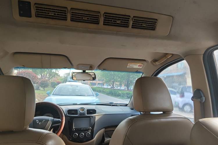 Used Wuling Hongguang 2014 1.2L S Comfort Model China IV
