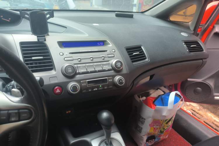 Used Honda Civic 2009 1.8L automatic luxury edition Audio And AC Panel