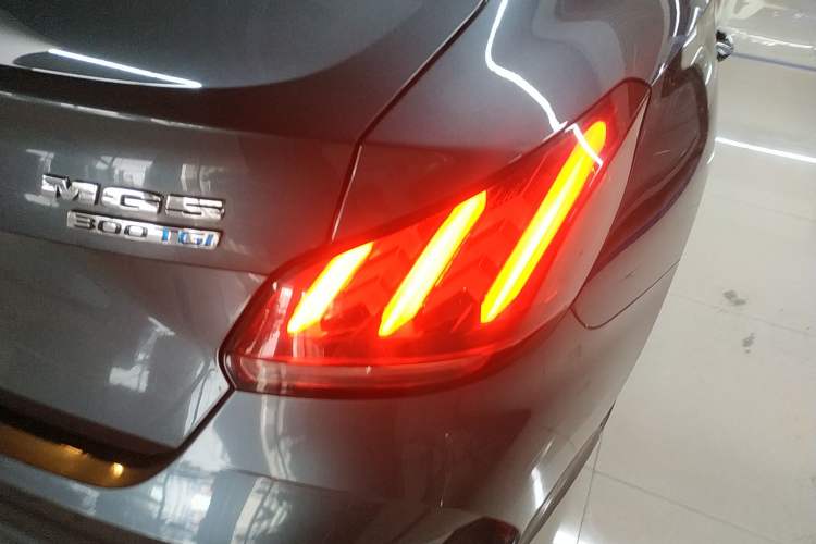 Used MG 5 2021 Revised 300TGI DCT Qingshè Luxurious Enjoyment Edition