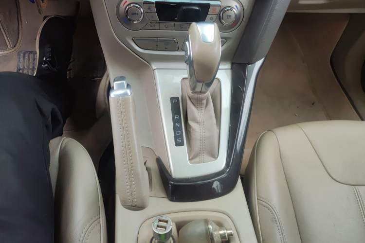 Used Ford Focus 2012 Sedan 1.6L Automatic Prestige Model Gear Lever