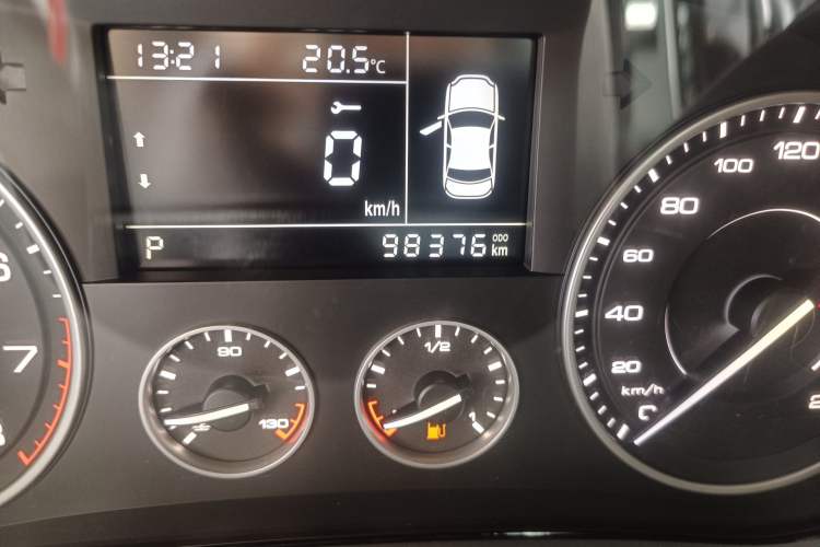 Used BORGWARD BX5 2017 20TGDI Automatic Two-Wheel Drive Pioneer Edition Odometer Close Up