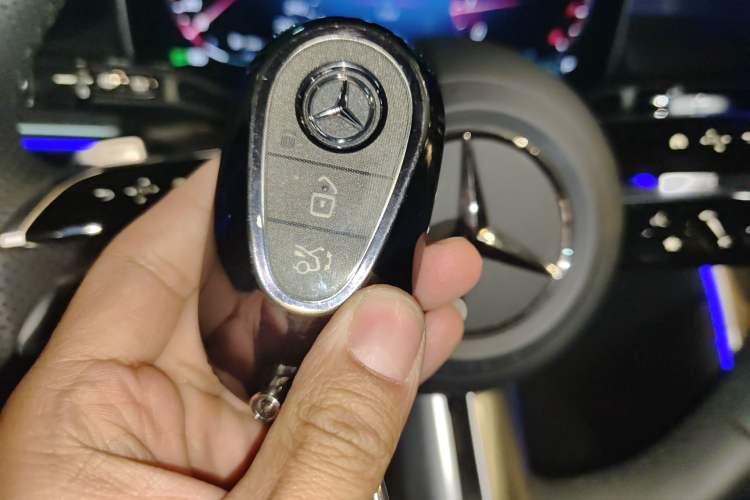 Used Mercedes-Benz GLC 2025 GLC 260 L 4MATIC Luxury Model Vehicle Key