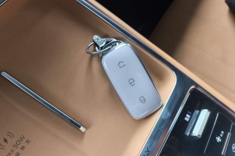 Used Geely Galaxy Xingjian 7 EM-i 2025 120km Flagship Edition Interior 1