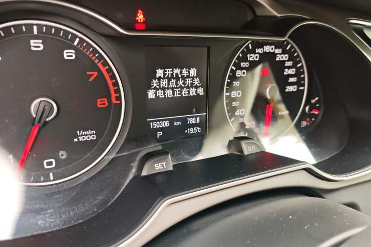 Used Audi A4L 2013 35 TFSI Automatic Technology Edition Odometer Close Up