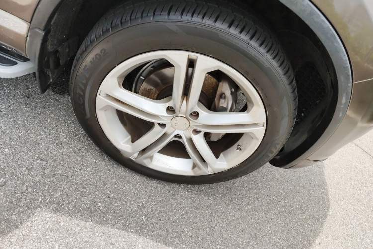 Used Volkswagen Touareg 2011 3.0 TSI Comfort Version Right Front Wheel Hub