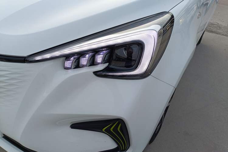 Used CHANGAN Benni E-Star 2022 Charming Edition Colorful Model Lithium Iron Phosphate
